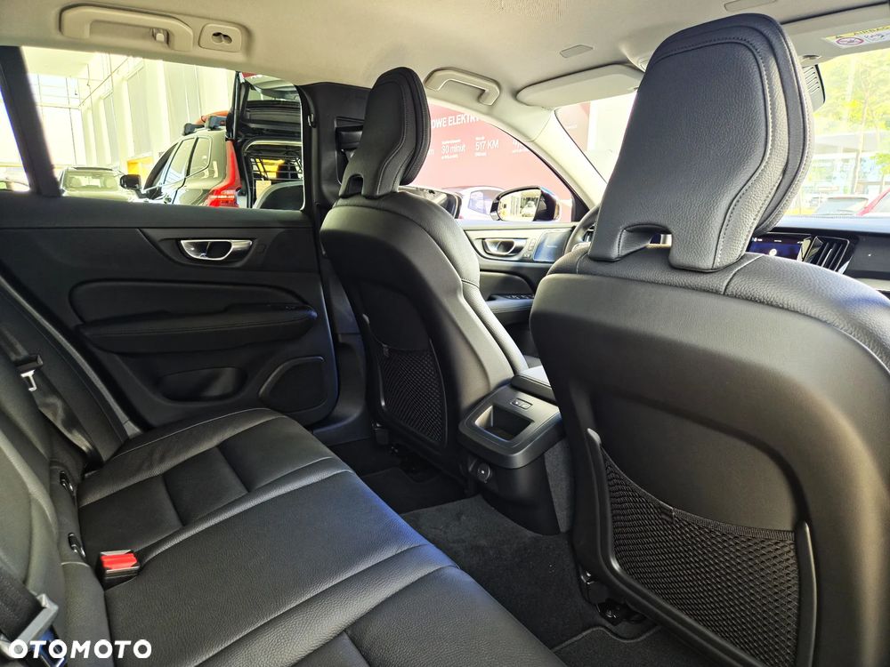 Volvo V60 B4 B Plus Dark - 16