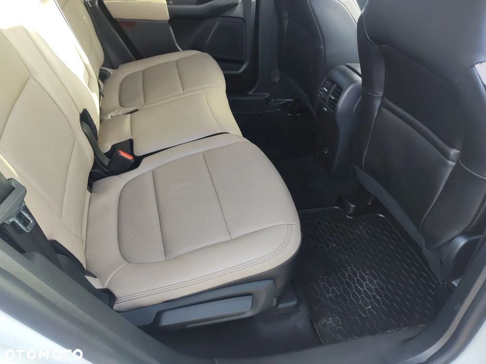 Ford Kuga 2.5 Duratec FHEV 4x4 TITANIUM - 17