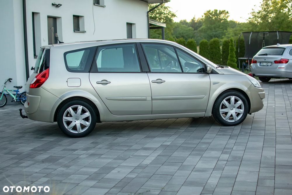 Renault Grand Scenic - 17