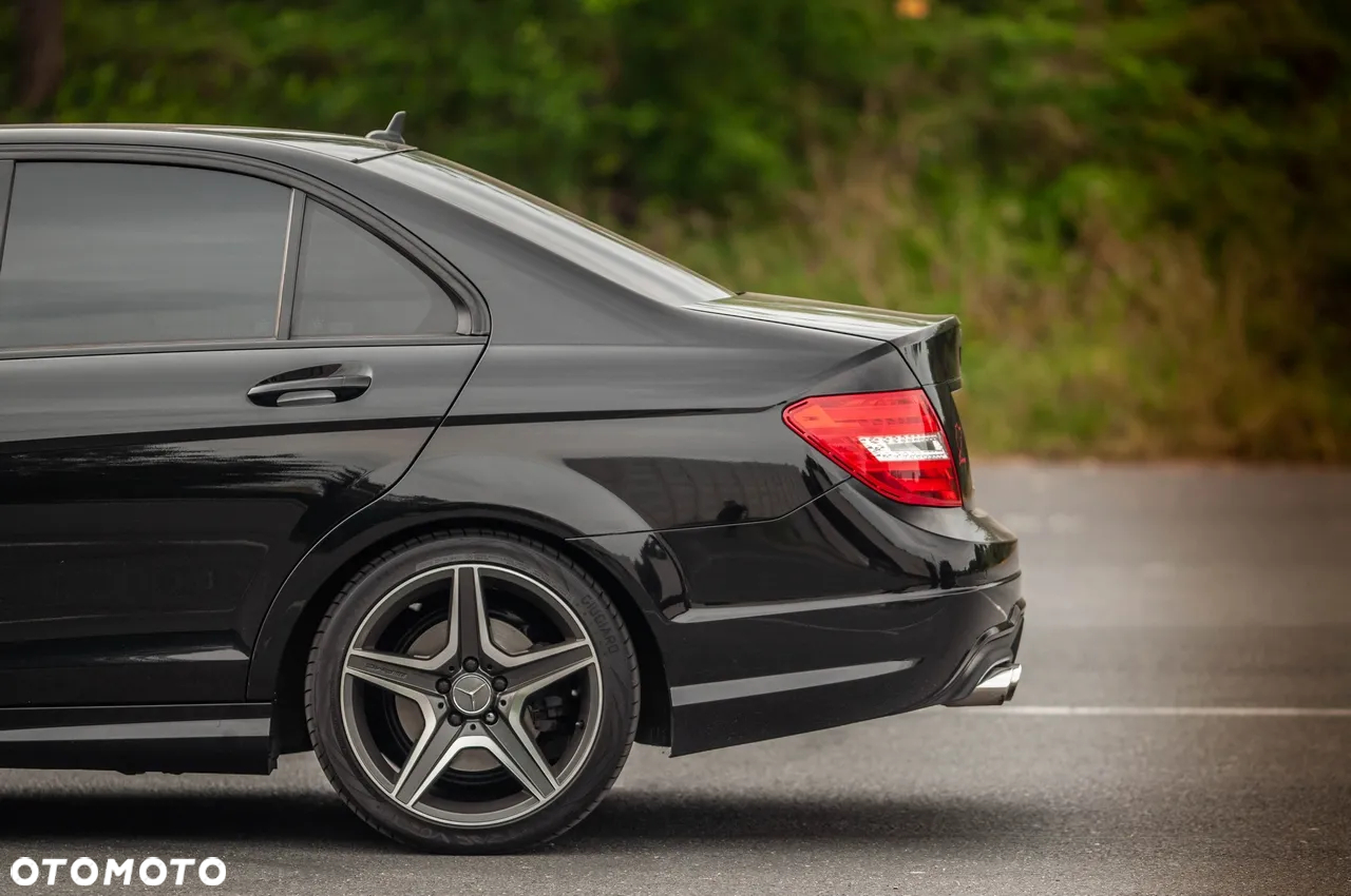 Mercedes-Benz Klasa C 350 CDI DPF (BlueEFFICIENCY) 7G-TRONIC Avantgarde - 16