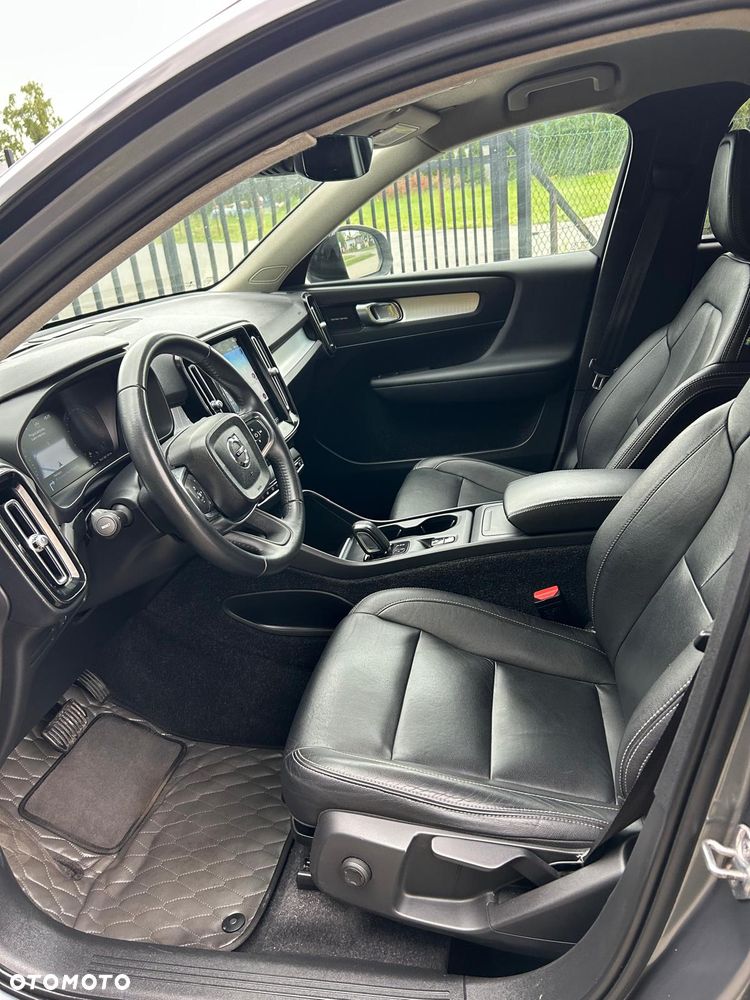Volvo XC 40 T5 AWD Geartronic Momentum Pro - 22