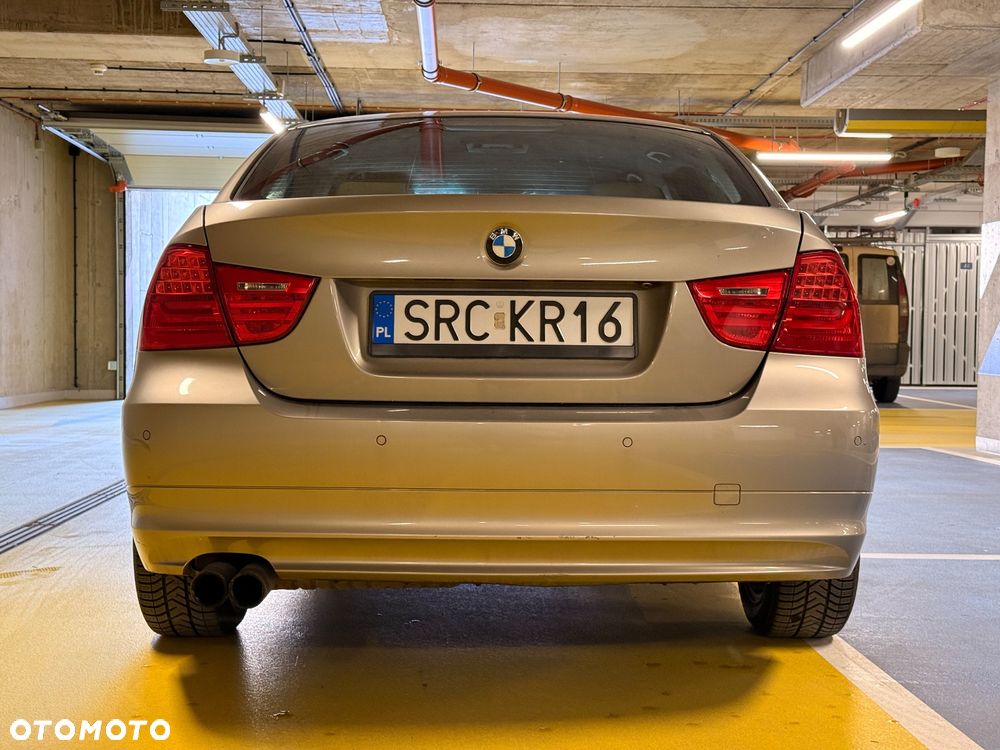 BMW Seria 3 325i - 23