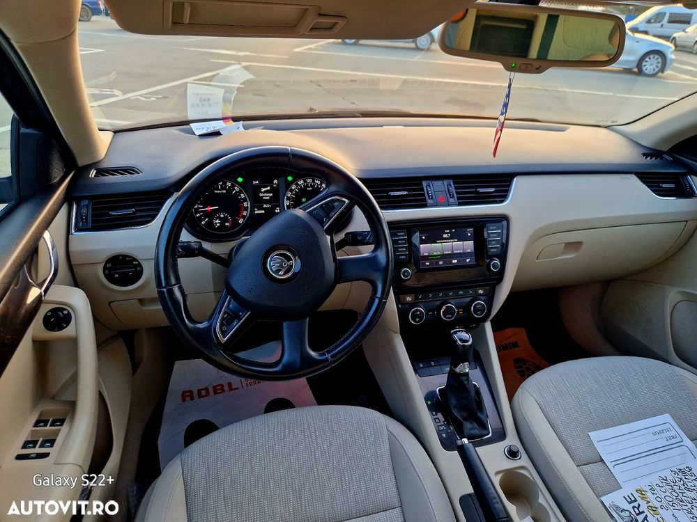 Skoda Octavia Combi 2.0 TDI DSG Premium Edition - 8