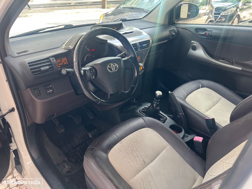 Toyota iQ 1.0 VVT-i Essential+AC - 9