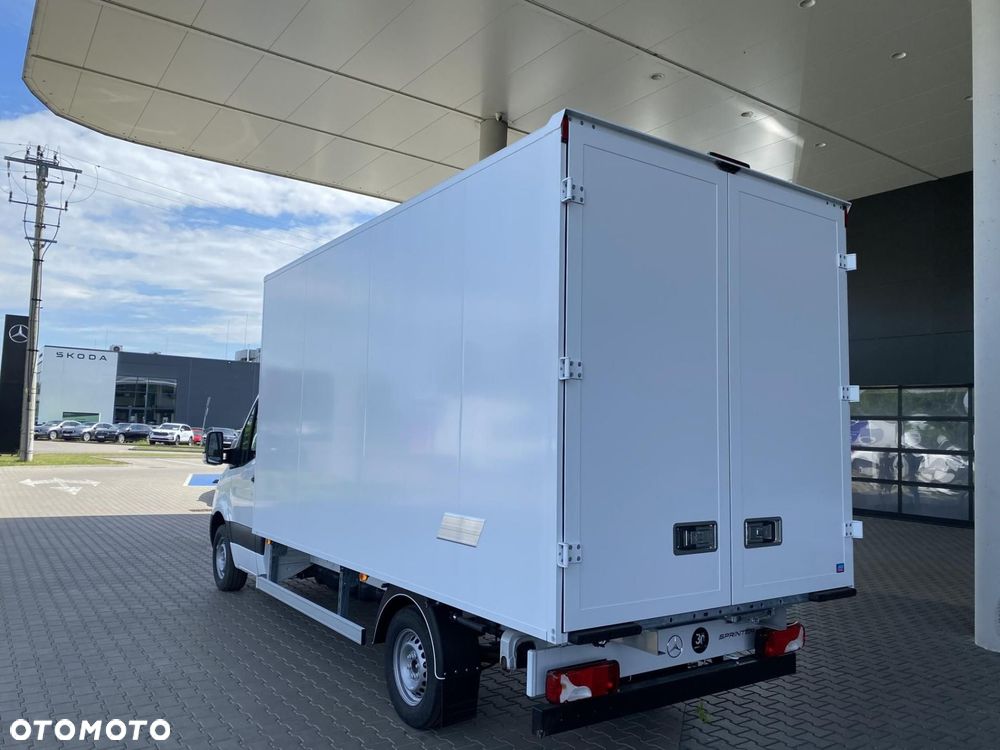 Mercedes-Benz Sprinter - 8