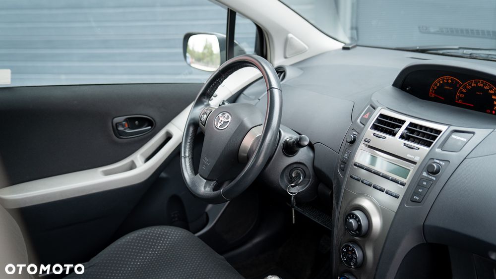 Toyota Yaris - 12