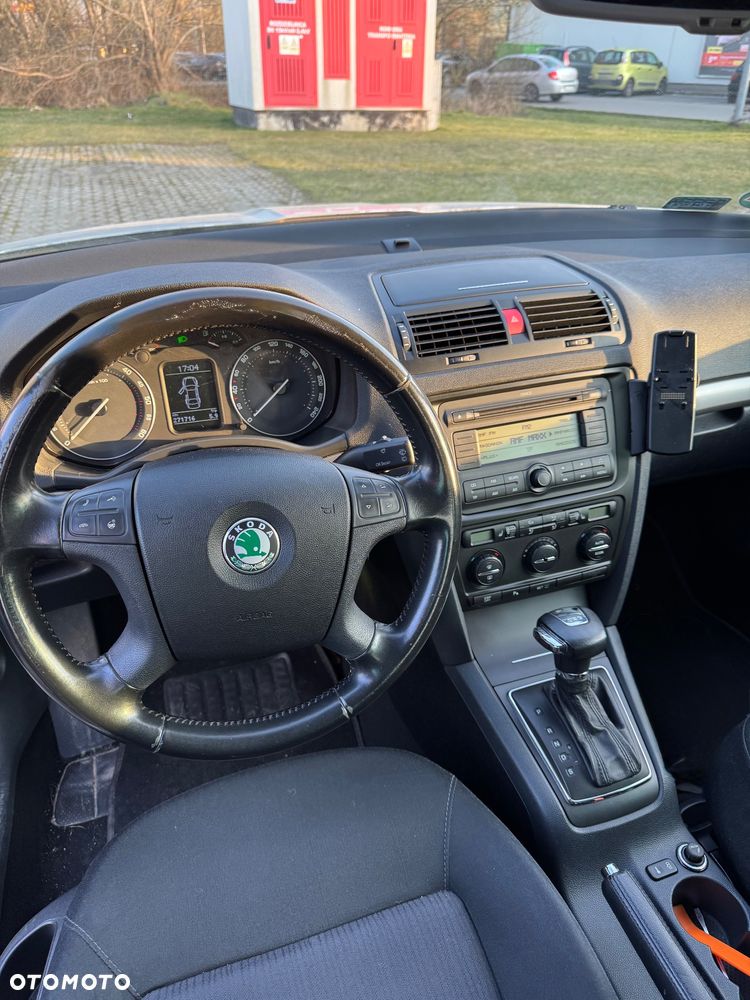 Skoda Octavia 1.9 TDI Elegance DSG - 6