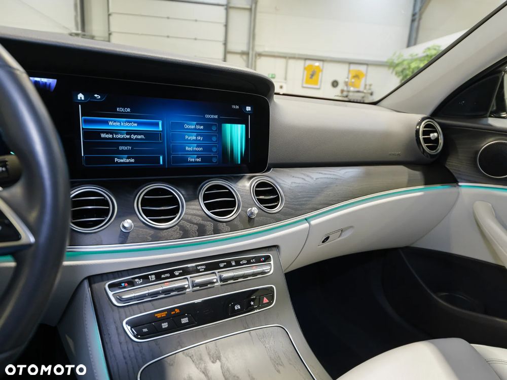 Mercedes-Benz Klasa E 300 de Avantgarde - 28