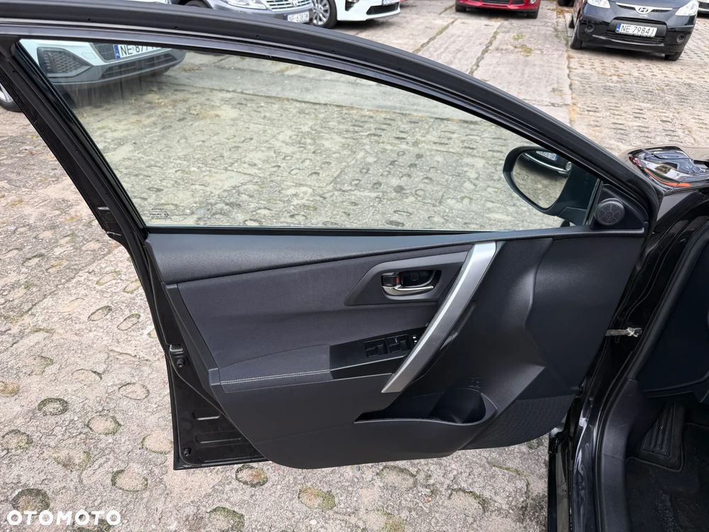 Toyota Auris - 11