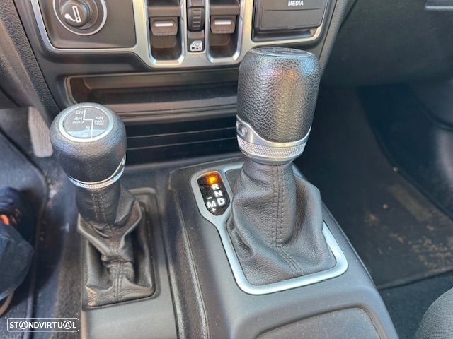 Jeep Wrangler - 10
