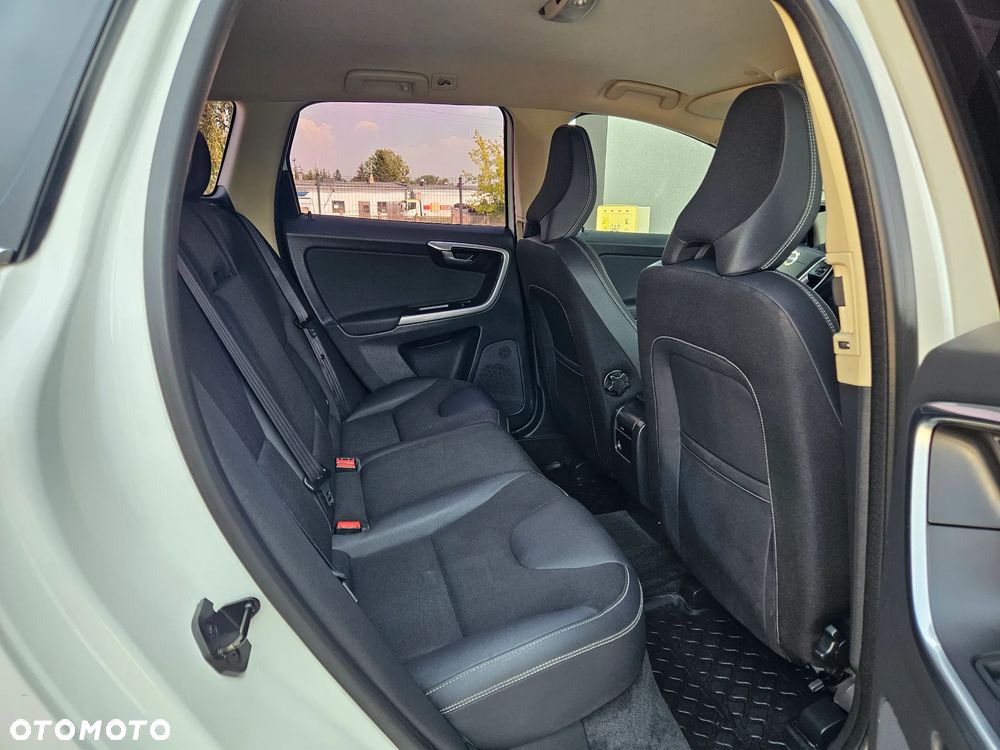 Volvo XC 60 D5 AWD Summum - 8