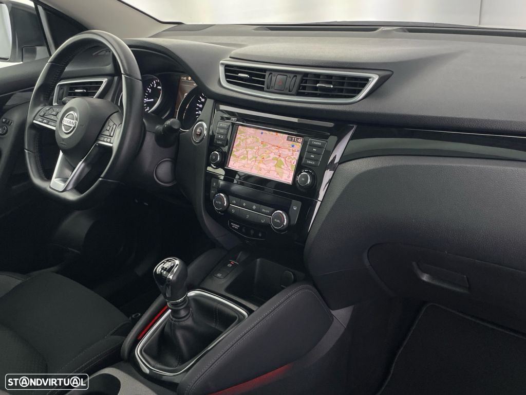 Nissan Qashqai 1.3 DIG-T N-Connecta - 24