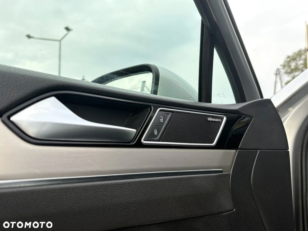 Volkswagen Passat 2.0 TDI SCR Highline - 14