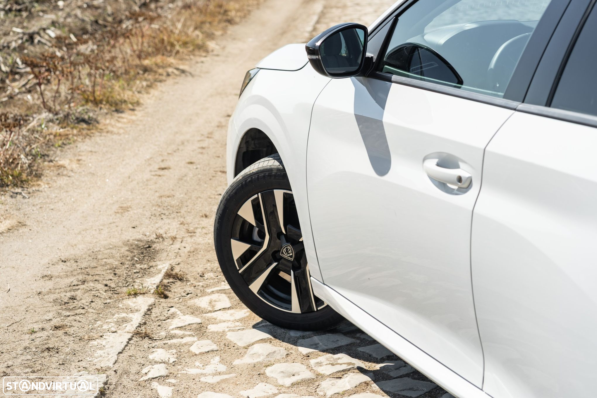 Peugeot 208 1.2 Hybrid Allure e-DCS6 - 4