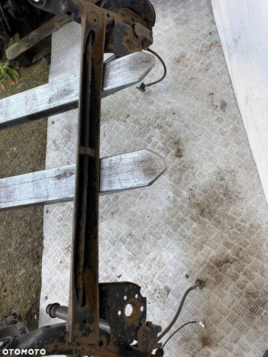 OŚ BELKA TYLNA HYUNDAI I10 II 13- - 4