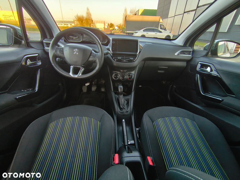 Peugeot 208 - 11