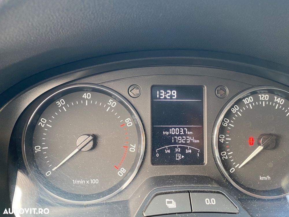 Skoda RAPID 1.2 TSI Ambition - 9