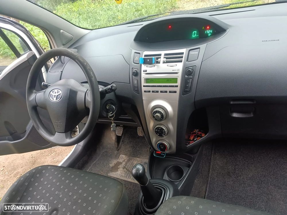 Toyota Yaris 1.4 D-4D AC Manual - 11