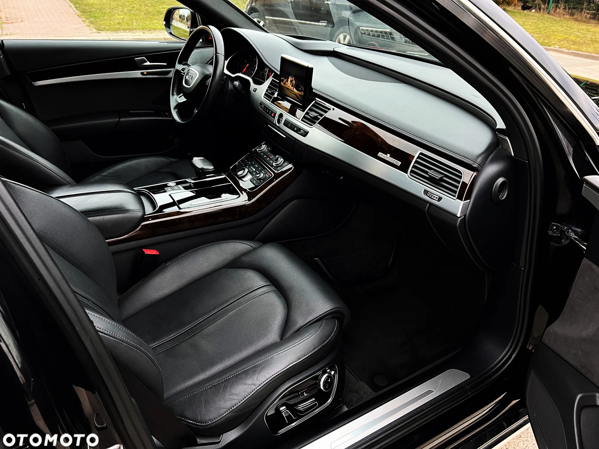 Audi A8 4.2 TDI DPF (clean diesel) quattro tiptronic - 13