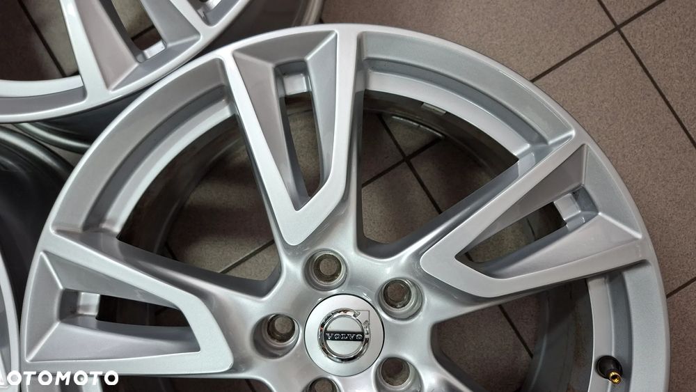 Felgi Aluminiowe 18 Volvo XC 60 5x108 ET 50.5 - 7