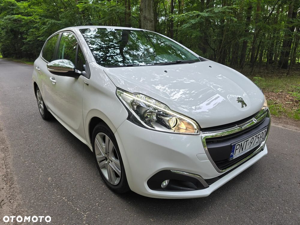 Peugeot 208 - 1