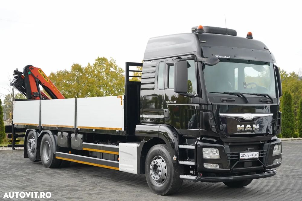 MAN TGS 26.440 / 6X2 / CAROSERIE 7,5 M / PUNTE RIDICATĂ + PALFINGER PK 18002 HDS / MAX. CAPACITATE DE RIDICARE: 6.000 KG / RADIOCOMANDĂ / ROTARE / I-PARK COOL / MANUALĂ / EURO 6 - 10