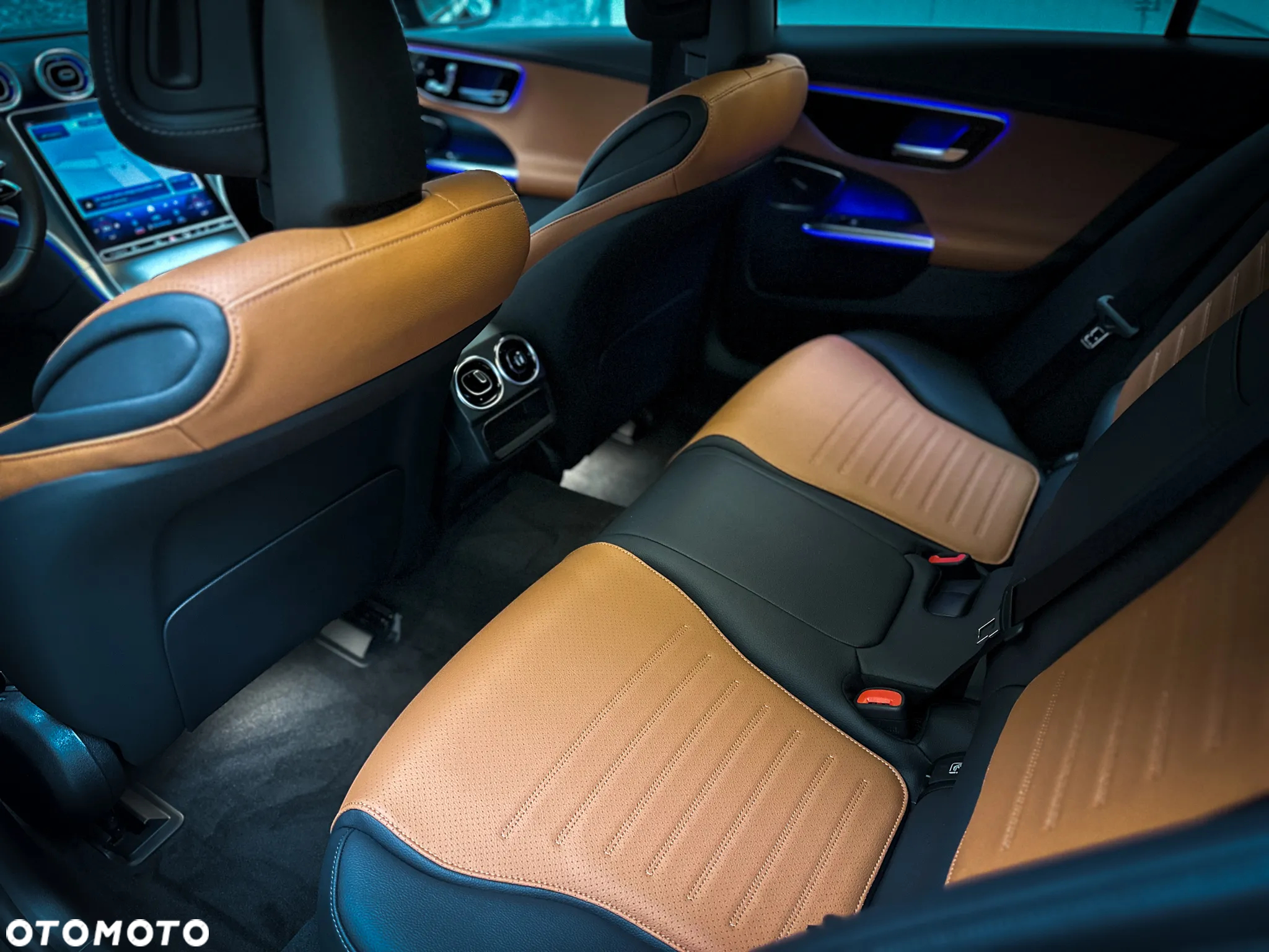 Mercedes-Benz Klasa C 200 4Matic T 9G-TRONIC Edition AMG Line - 26