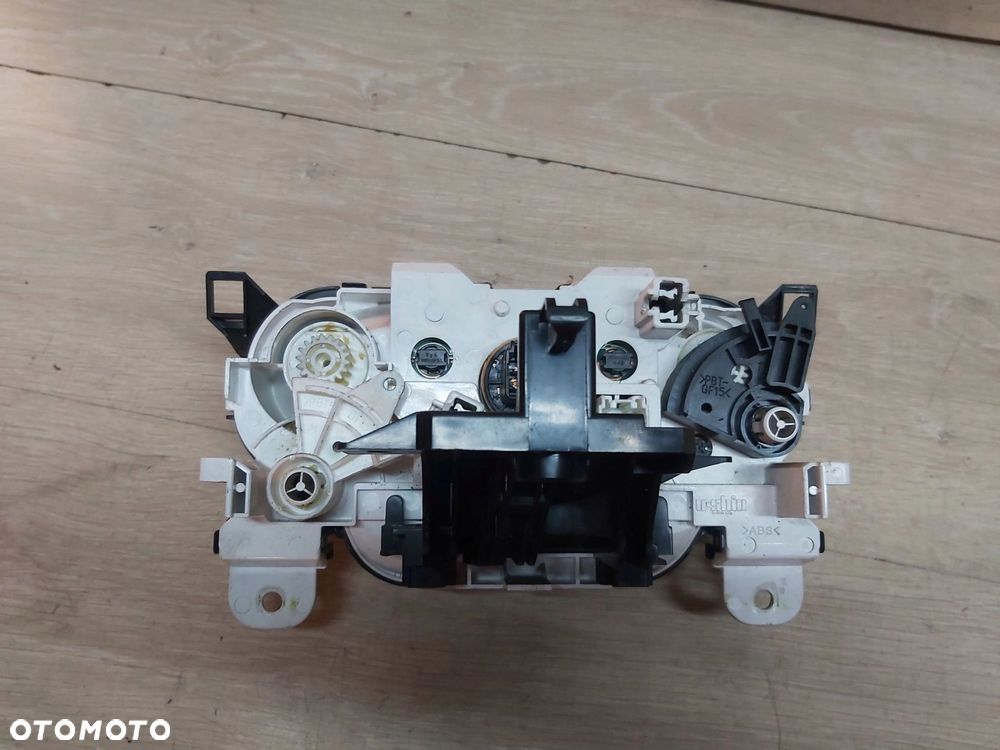 MAZDA 2 II DE Panel przełącznik nawiewu klimatyzacji UDF718D10 - 4