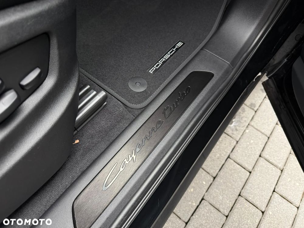 Porsche Cayenne - 26