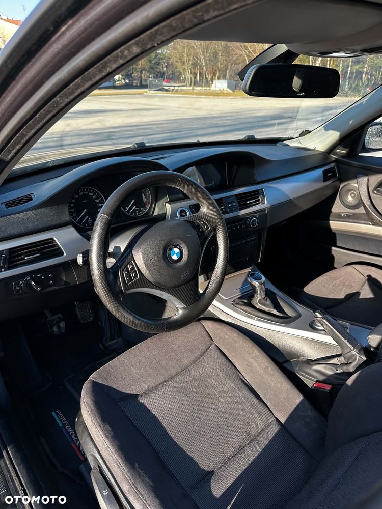BMW Seria 3 318d - 16