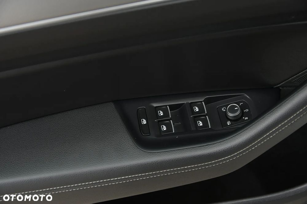 Volkswagen Passat - 32