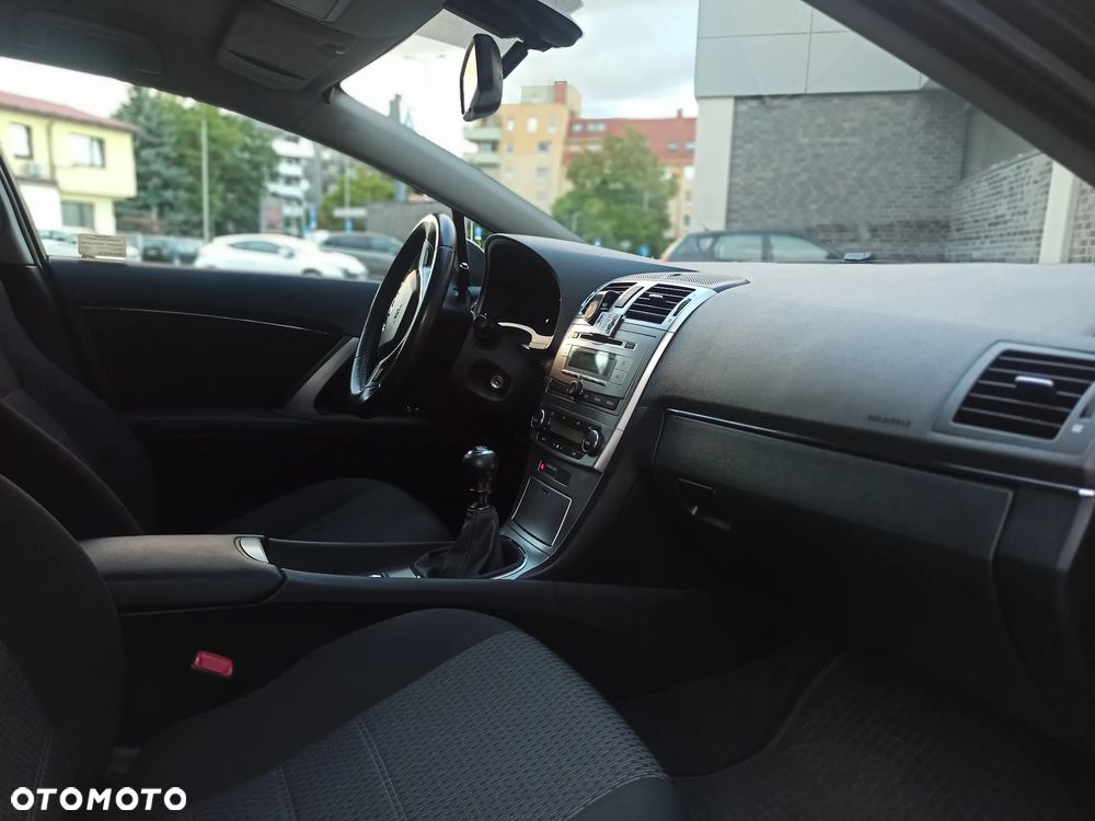 Toyota Avensis 1.8 Active - 17
