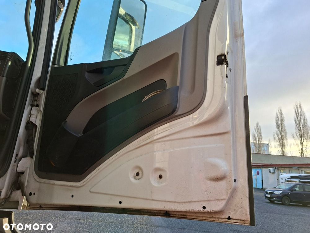 Versalift Antos 2533 L 6X2 - 24