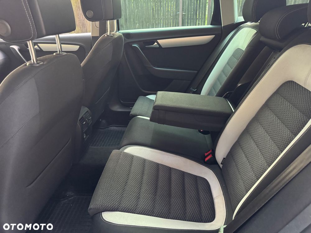 Volkswagen Passat - 16