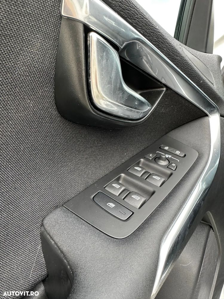 Volvo V40 D4 Inscription - 11