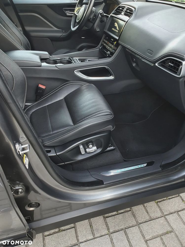 Jaguar F-Pace 20d AWD R-Sport - 13