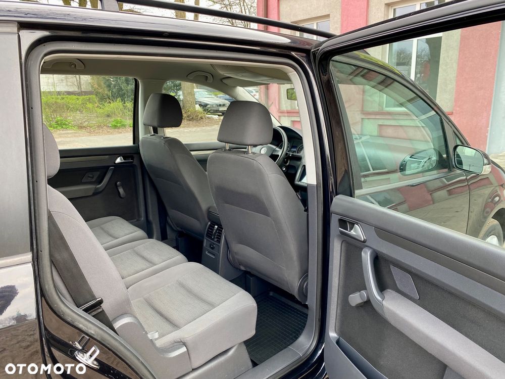 Volkswagen Touran - 16