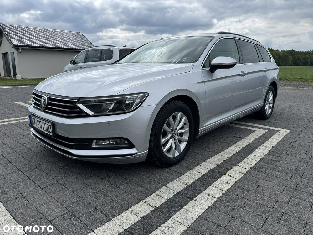 Volkswagen Passat - 1