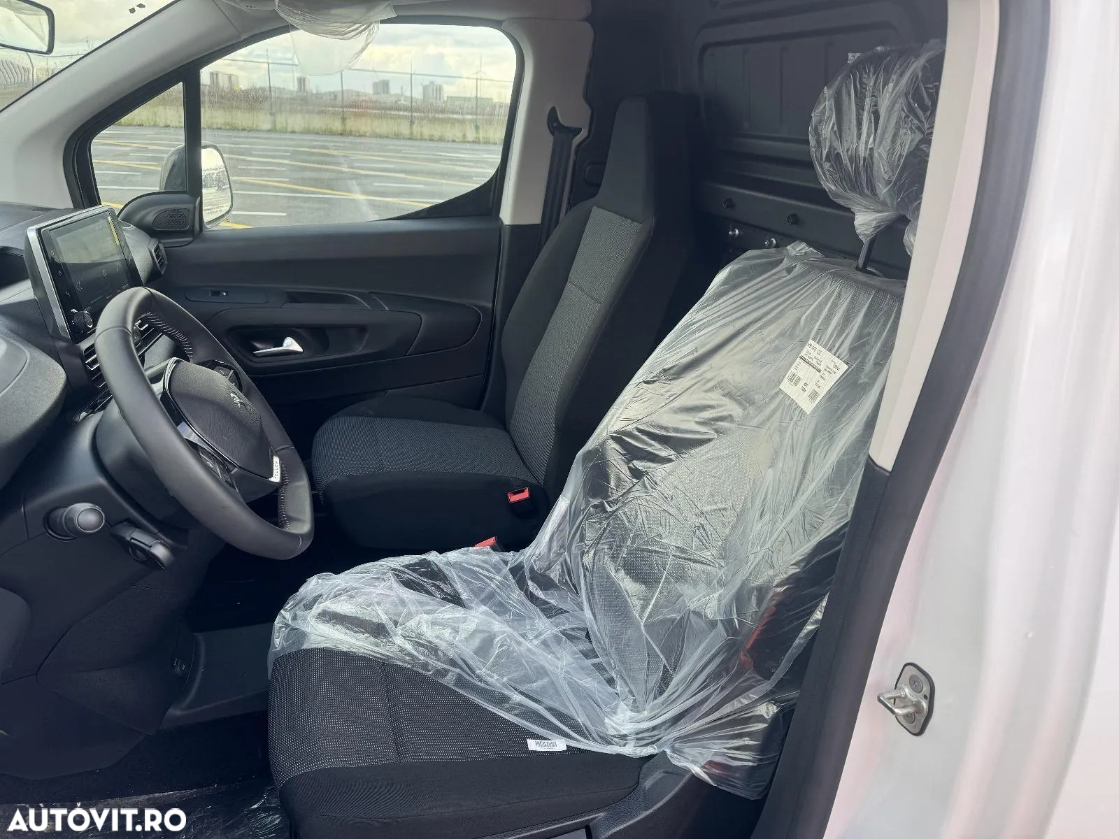 Peugeot E-PARTNER L2H1 Mid-High Grade 50kw/h AT - 18