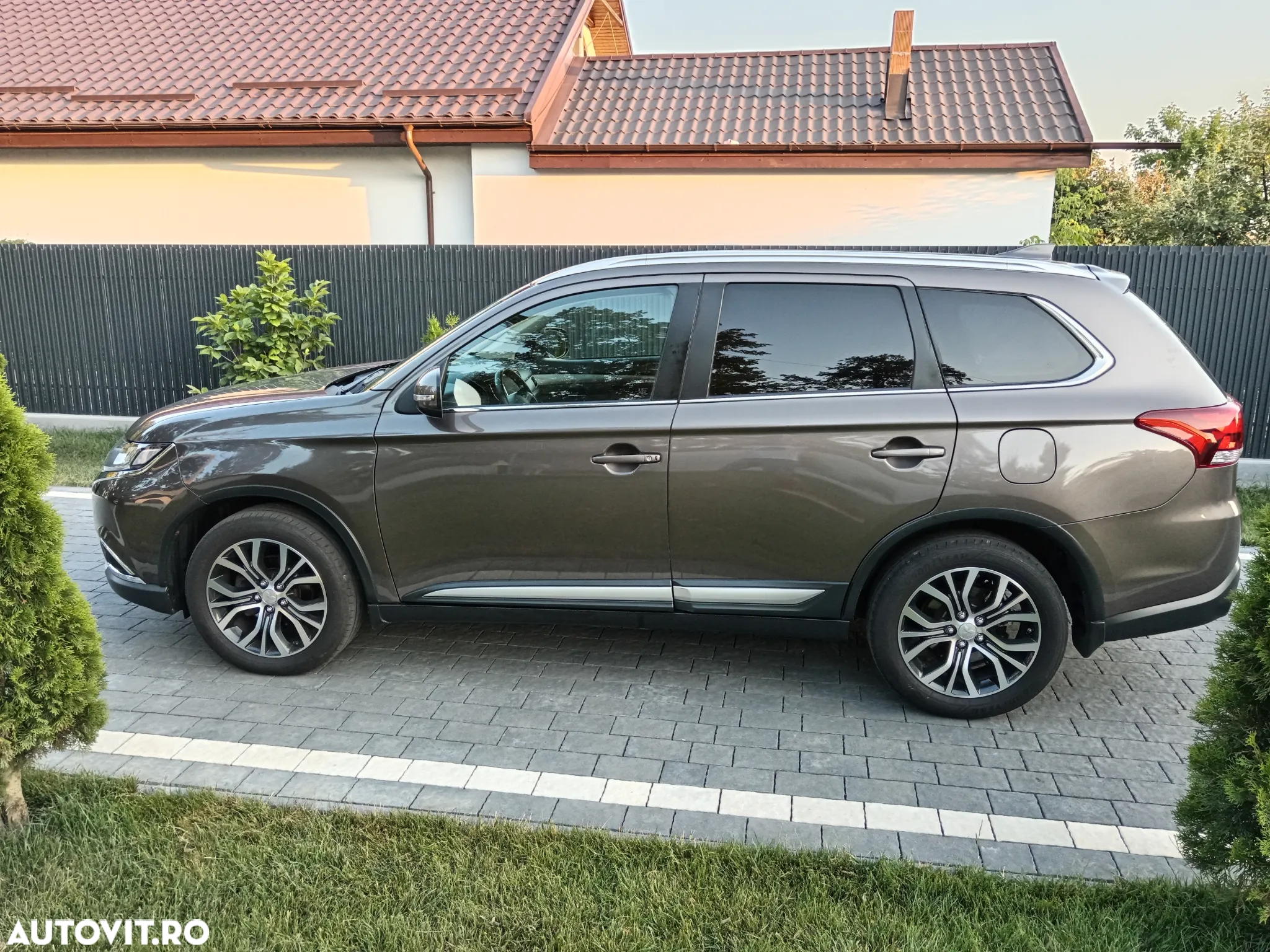 Mitsubishi Outlander - 4
