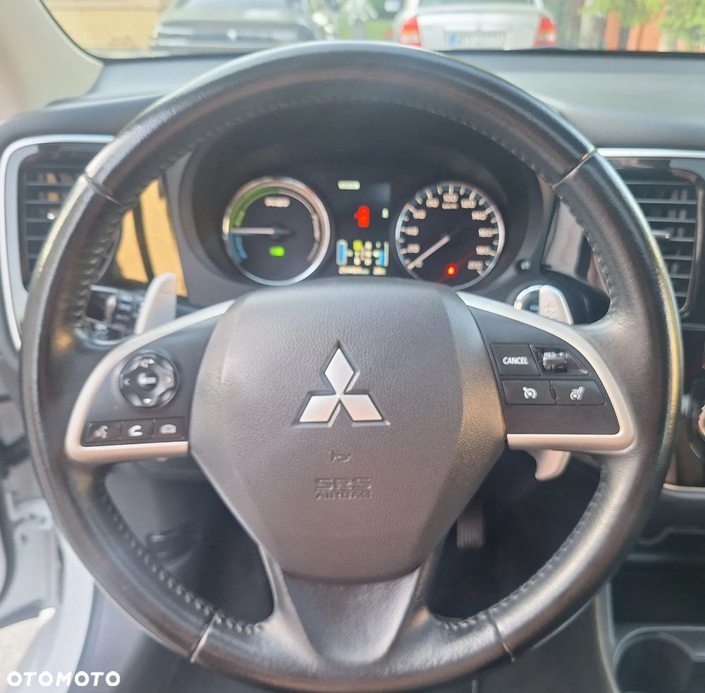 Mitsubishi Outlander 2.0 4WD Plug-In Hybrid - 14