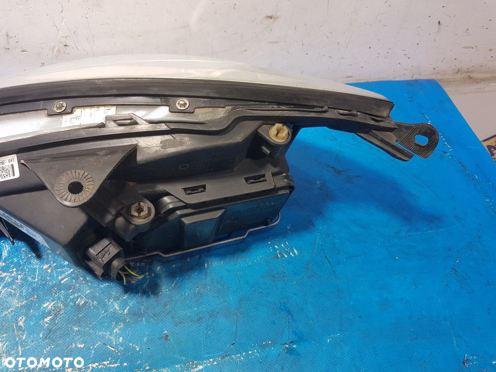 FORD FOCUS MK1 REFLEKTOR PRAWY - 6