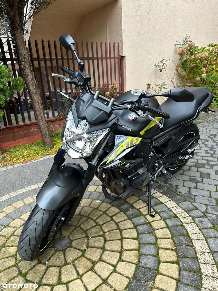 Yamaha XJ - 6