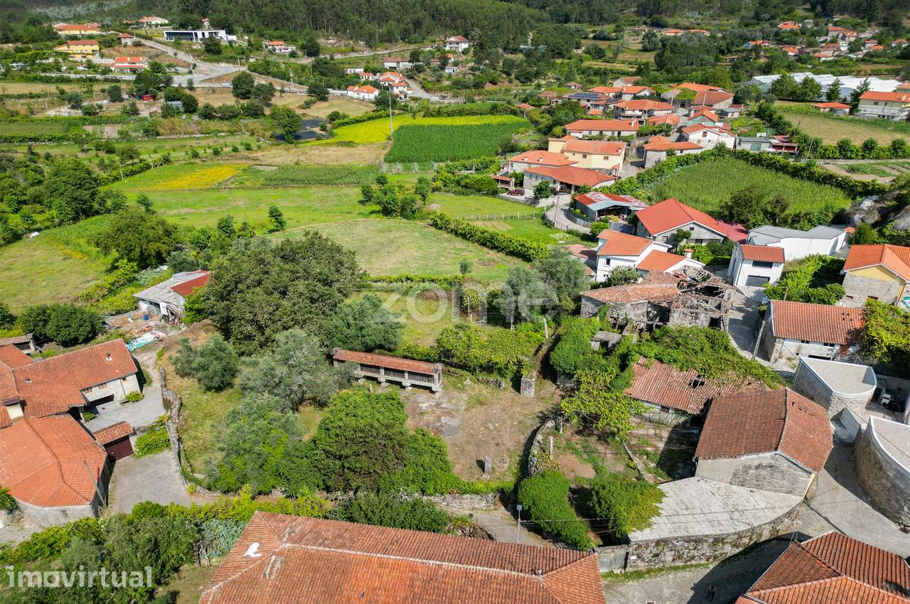 Quinta com uma área total de 2694m2 em Serzedelo, Póvoa de Lanhoso - Grande imagem: 4/27