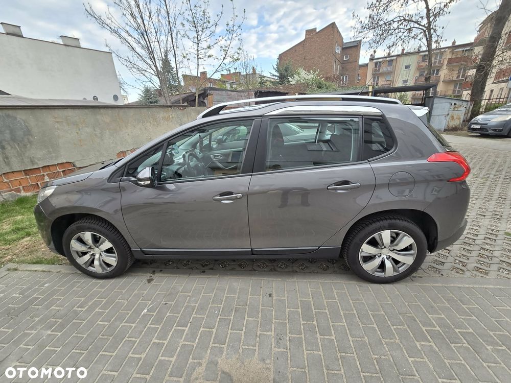 Peugeot 2008 1.2 Pure Tech Style - 10