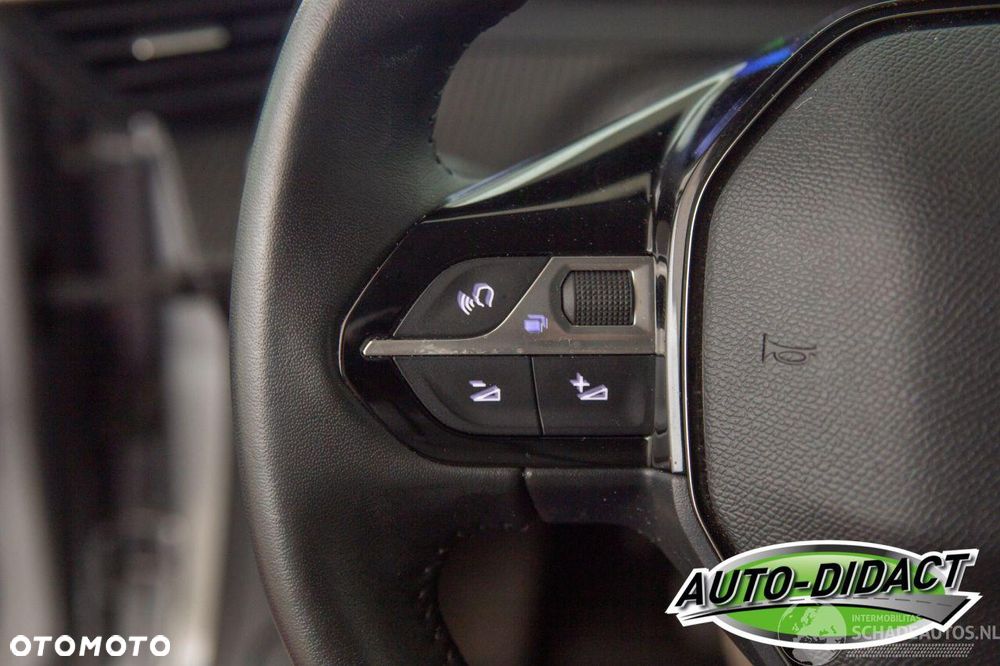 Peugeot 208 Elektromotor 136 Allure Pack - 26