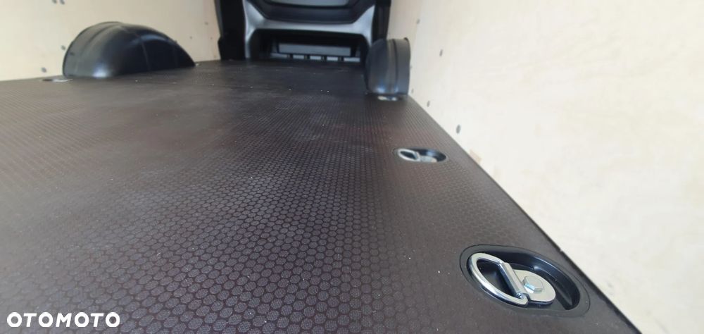 Iveco Daily 35S18V 18m3 - Brygadówka 7-os - 14