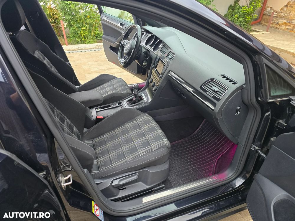 Volkswagen Golf 2.0 TDI DPF BMT GTD - 17