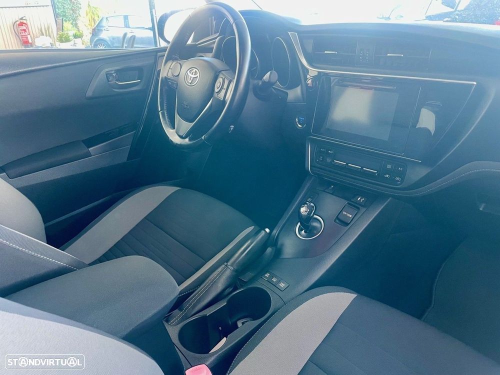 Toyota Auris 1.8 HSD Comfort +P.Sport+Navi - 17