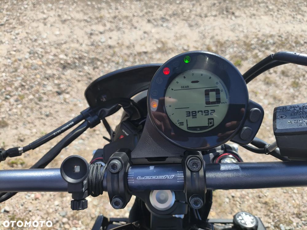 Yamaha XSR - 16